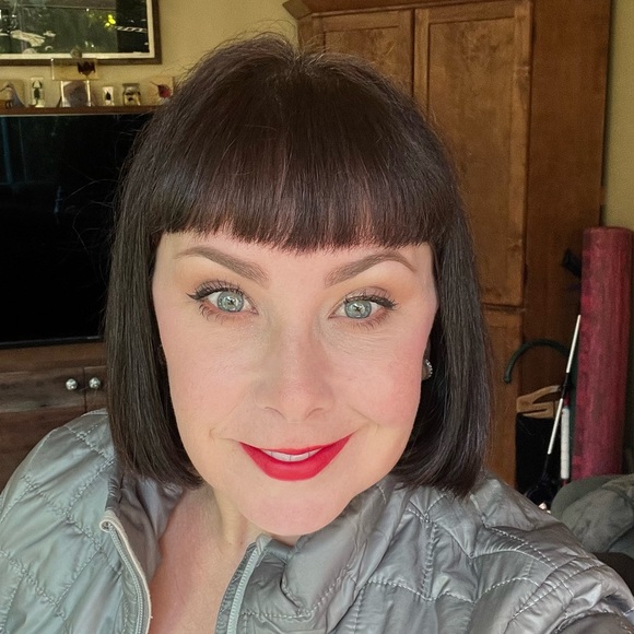 Meet your Posher, Courtney - Picture 4 of 4